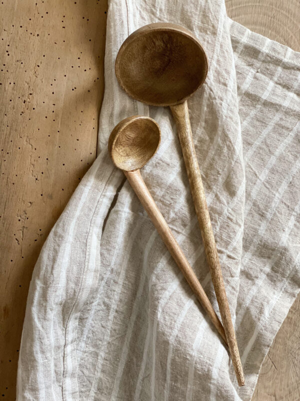 Cuillères en bois sculpté