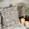 Housse de coussin fleurie - brun