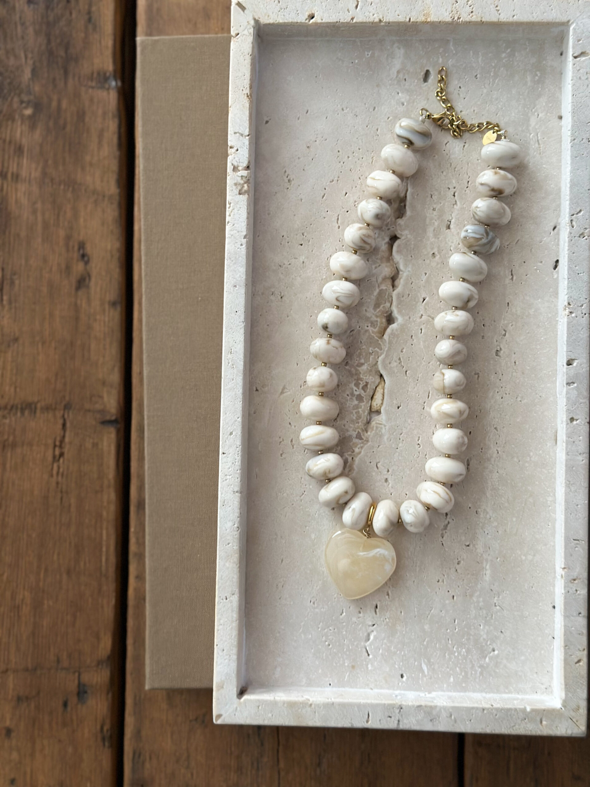 Collier perles & pendentif cœur – Image 2