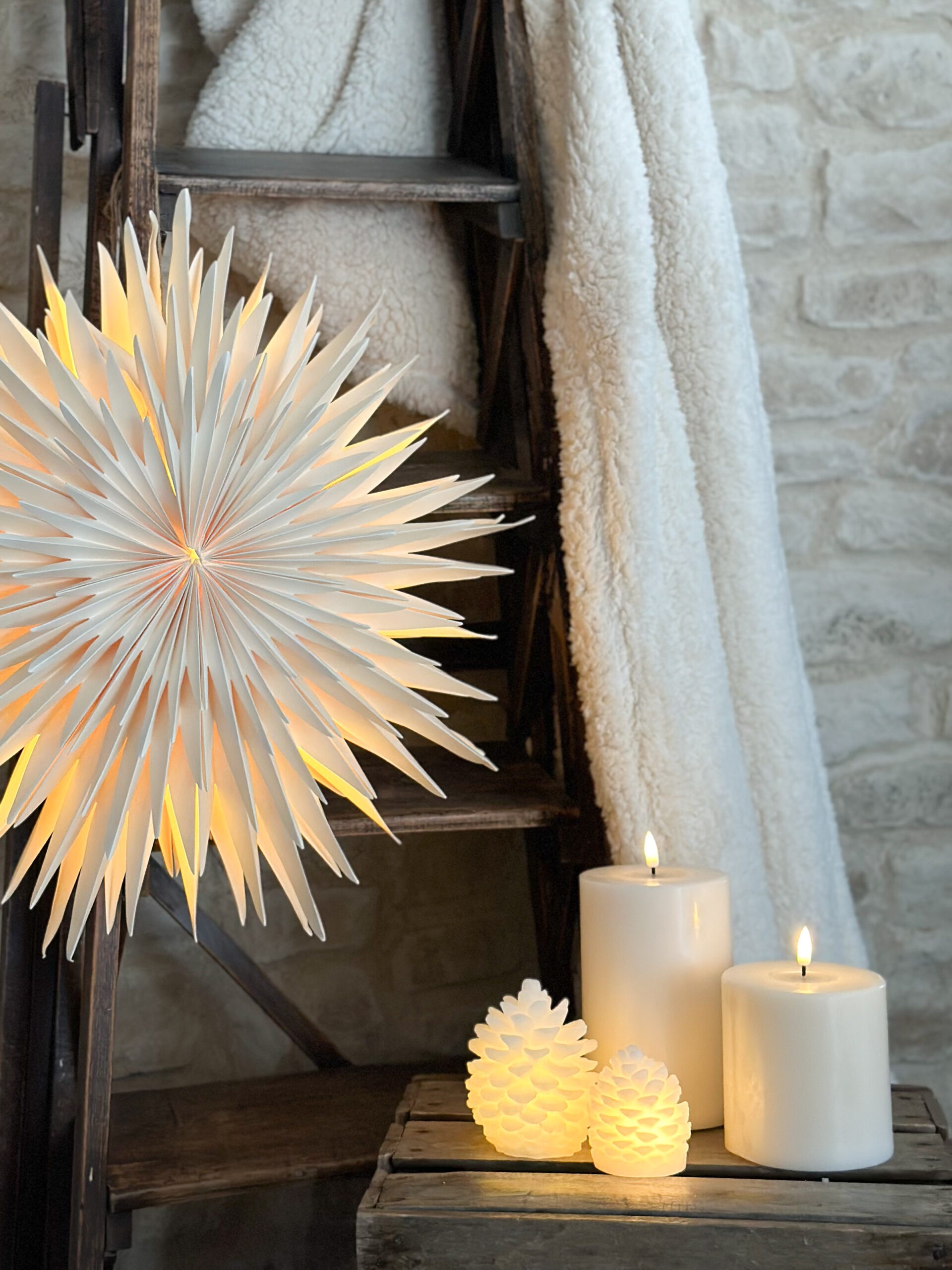 Mini pomme de pin lumineuse - set de 4 – Image 3