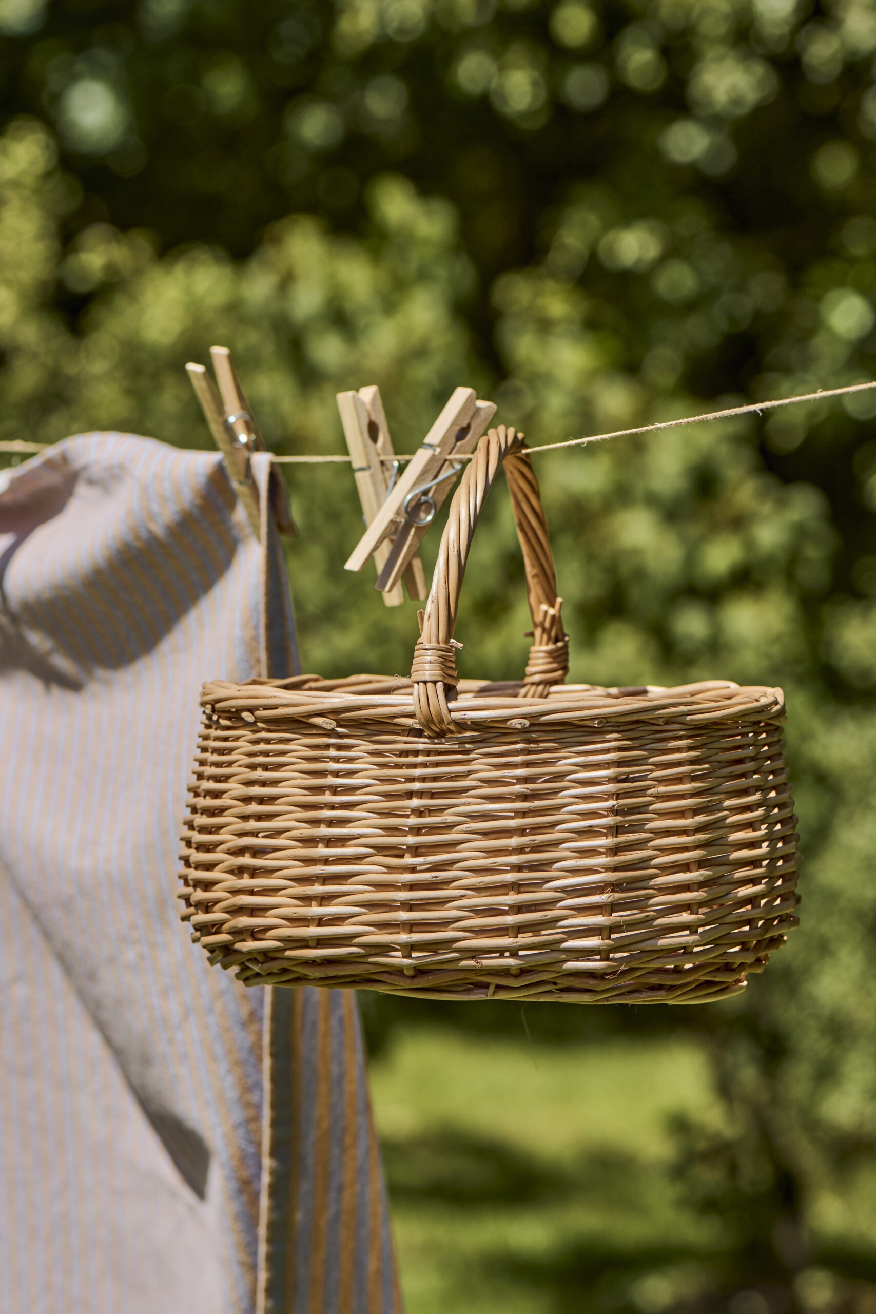 Panier en rotin avec poignée